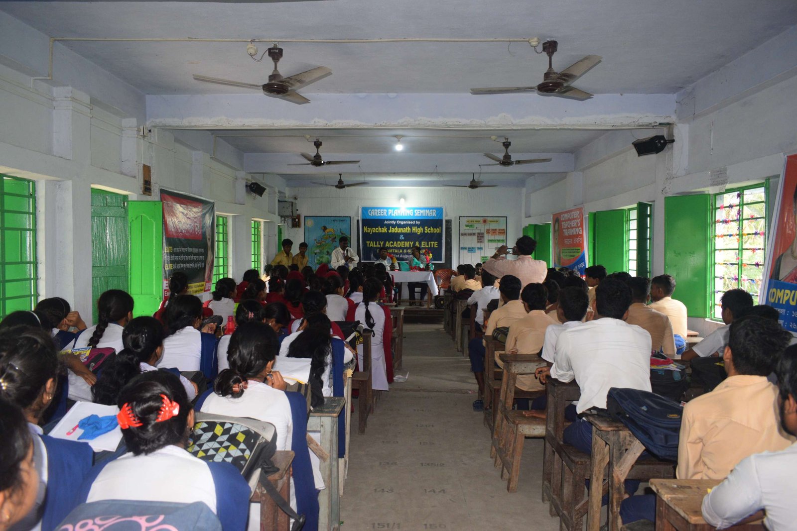Nayachak Jadunath School